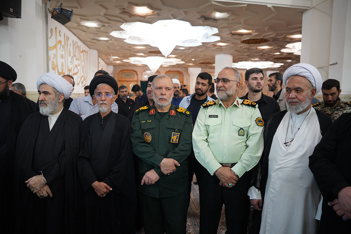 سنگ تمام مردم قم در بزرگداشت چهلمین روز تدفین آقای شهید ایران