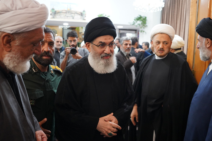 سنگ تمام مردم قم در بزرگداشت چهلمین روز تدفین آقای شهید ایران