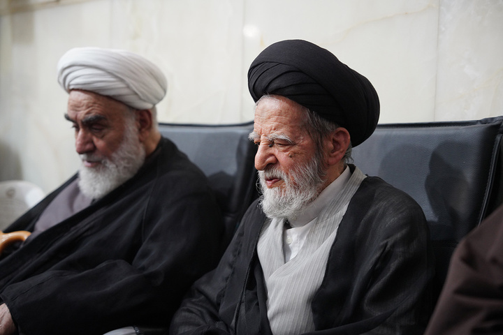 سنگ تمام مردم قم در بزرگداشت چهلمین روز تدفین آقای شهید ایران