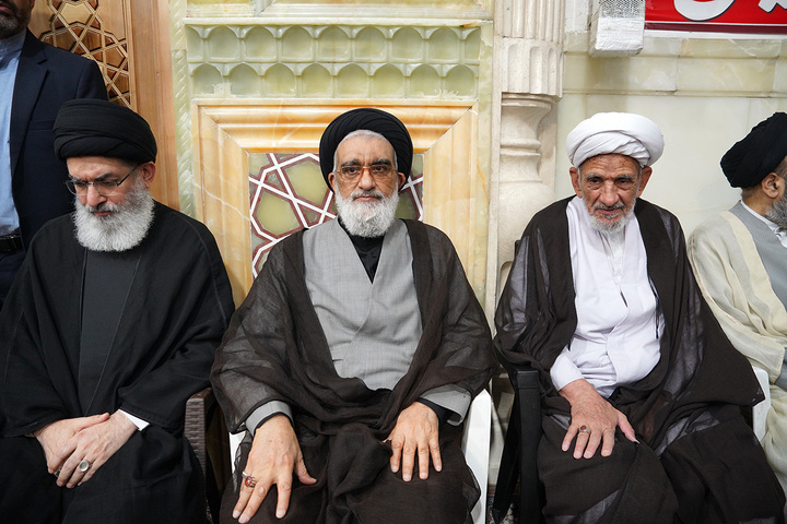 سنگ تمام مردم قم در بزرگداشت چهلمین روز تدفین آقای شهید ایران