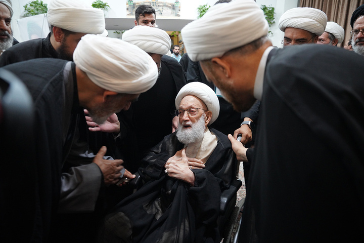 سنگ تمام مردم قم در بزرگداشت چهلمین روز تدفین آقای شهید ایران