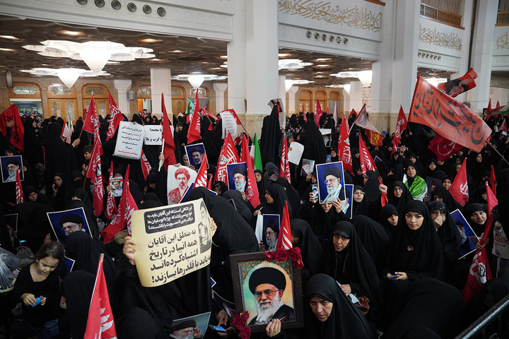 سنگ تمام مردم قم در بزرگداشت چهلمین روز تدفین آقای شهید ایران