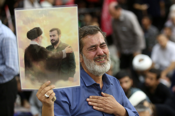 سنگ تمام مردم قم در بزرگداشت چهلمین روز تدفین آقای شهید ایران