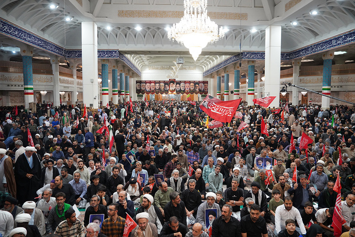 سنگ تمام مردم قم در بزرگداشت چهلمین روز تدفین آقای شهید ایران