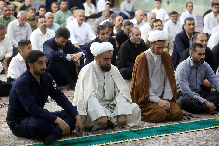 آیین غبارروبی خدمت‌گزاران زائران اربعین حسینی در حرم بانوی کرامت