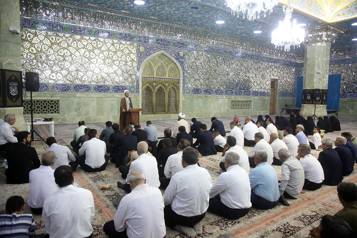 آیین غبارروبی خدمت‌گزاران زائران اربعین حسینی در حرم بانوی کرامت