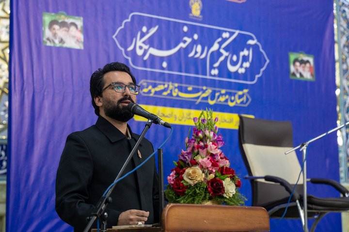 آیین غبارروبی حرم مطهر بانوی کرامت با حضور خبرنگاران قم