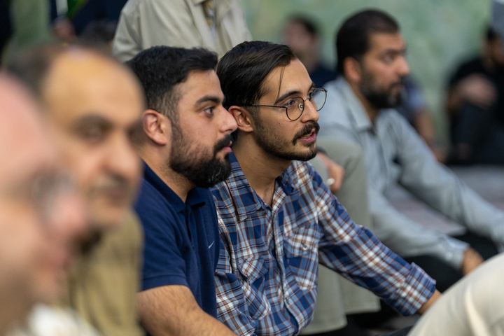 آیین غبارروبی حرم مطهر بانوی کرامت با حضور خبرنگاران قم