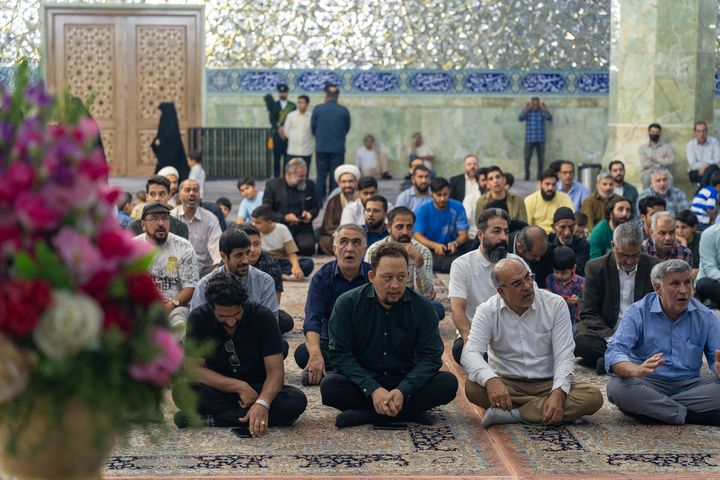 آیین غبارروبی حرم مطهر بانوی کرامت با حضور خبرنگاران قم
