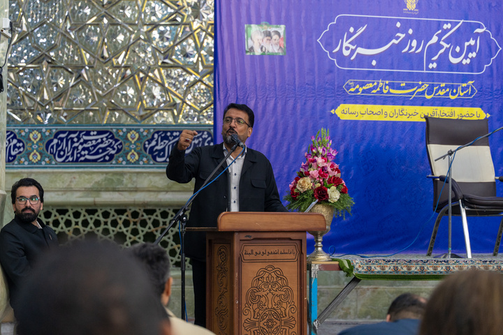 آیین غبارروبی حرم مطهر بانوی کرامت با حضور خبرنگاران قم