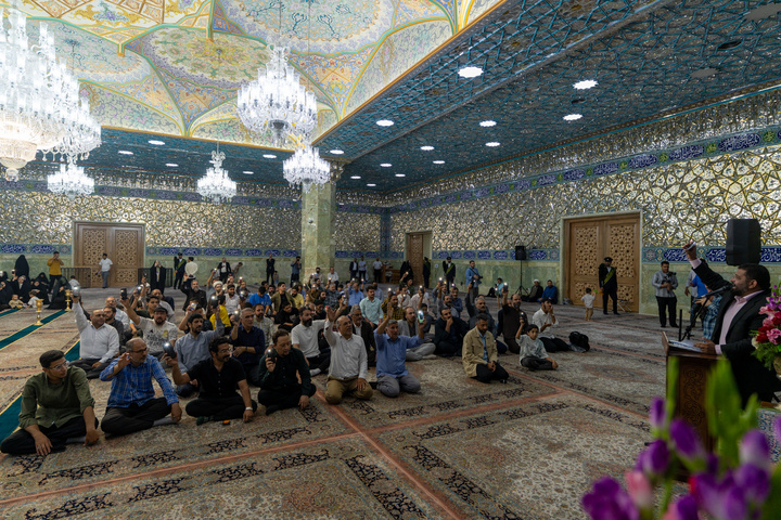 آیین غبارروبی حرم مطهر بانوی کرامت با حضور خبرنگاران قم