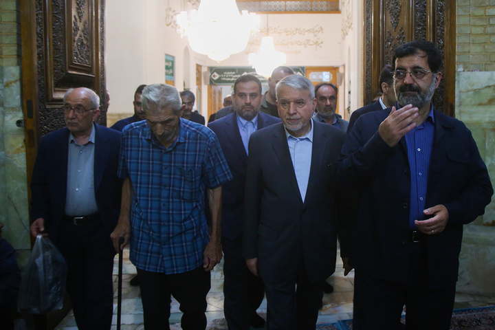 تشرف وزیر گردشگری به زیارت حرم حضرت معصومه (س)