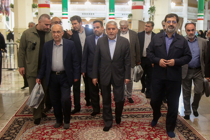 تشرف وزیر گردشگری به زیارت حرم حضرت معصومه (س)