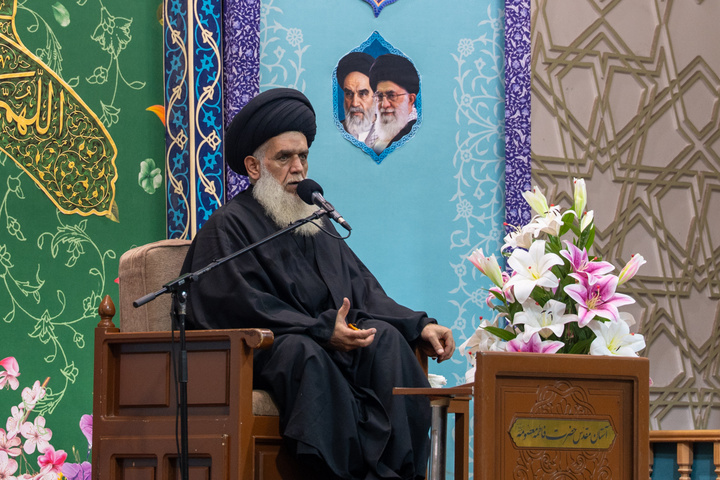 دومین شب از جشن‌های هفته وحدت در حرم بانوی کرامت