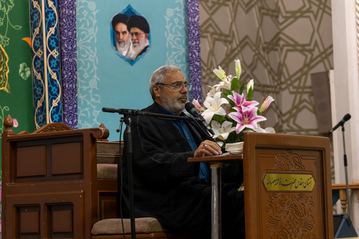 دومین شب از جشن‌های هفته وحدت در حرم بانوی کرامت