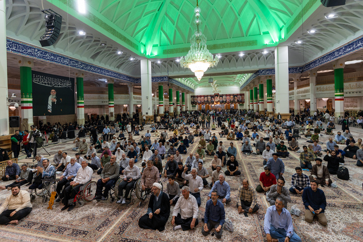 دومین شب از جشن‌های هفته وحدت در حرم بانوی کرامت