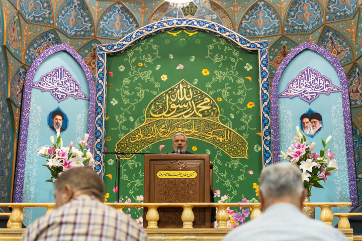 دومین شب از جشن‌های هفته وحدت در حرم بانوی کرامت