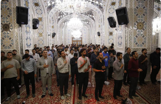 تجدید عهد دانشجو معلمان شاهد و ایثارگر با امام رضا (ع) در حرم مطهر رضوی