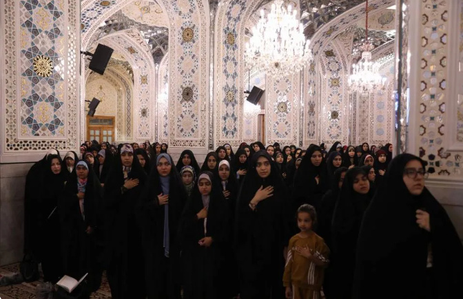 عهد دوباره ۳۵۰ دانشجو معلم دختر شاهد و ایثارگر با آقای شهید ایران در حرم امام رضا (ع)