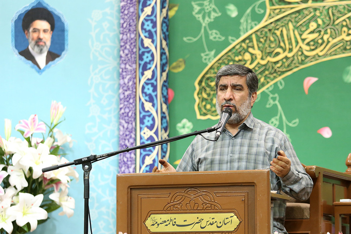 بزرگداشت دولتمردان شهید در حرم مطهر بانوی کرامت