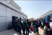 استقبال خادمان حرم بانوی کرامت از زائران خراسانی