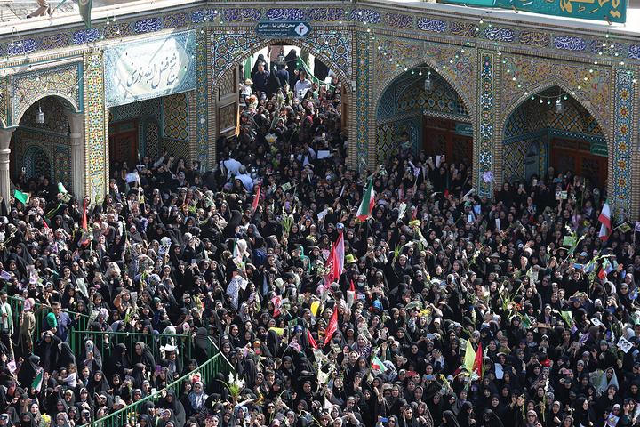 استقبال باشکوه اهالی دیار اهل بیت(ع) از کاروان نمادین ورود بانوی کرامت به قم