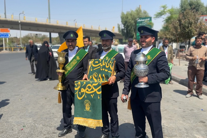 استقبال سفیران کریمه اهل بیت(س) از مسافران قم در سالروز ورود بانوی کرامت به این شهر