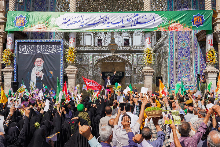 یکی با اشک می‌آید، یکی در بهت می‌سوزد؛ دسته نمادین سالروز ورود حضرت معصومه(س) به قم