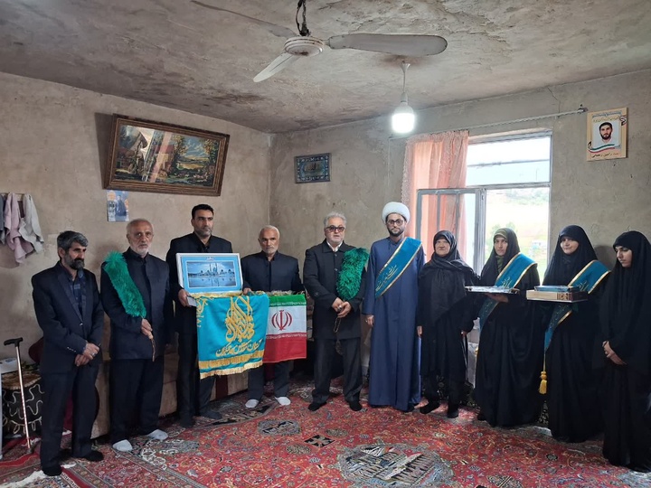 دیدار خادمان مسجد جمکران با خانواده شهید «رامین رمضانی» در ساری