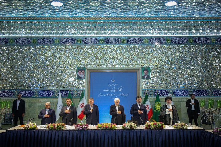 نشست «شورای ملی زیارت» با حضور معاون اول رئیس جمهور در حرم بانوی کرامت