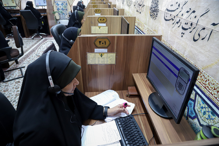 پاسخگویی تلفنی مدیر مرکز قرآن کریم آستان قدس رضوی به مخاطبان سامانه ۱۳۸