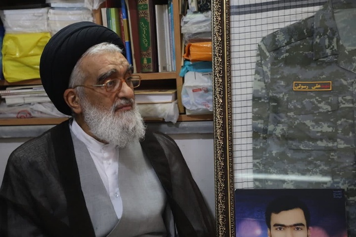 دیدار نماینده ولی فقیه در استان قم با خانواده شهید جنگ تحمیلی رمضان