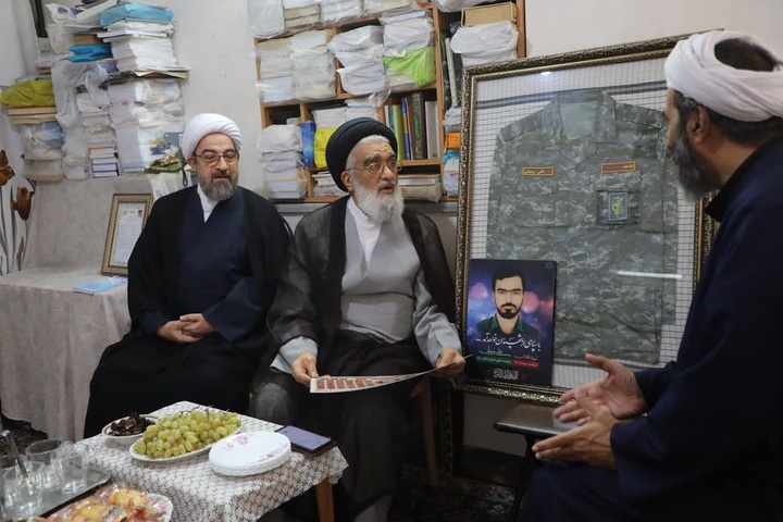 دیدار نماینده ولی فقیه در استان قم با خانواده شهید جنگ تحمیلی رمضان