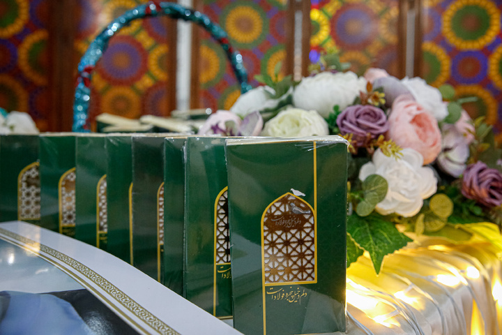 تشرف دانش‌آموزان عراقی به حرم مطهر رضوی