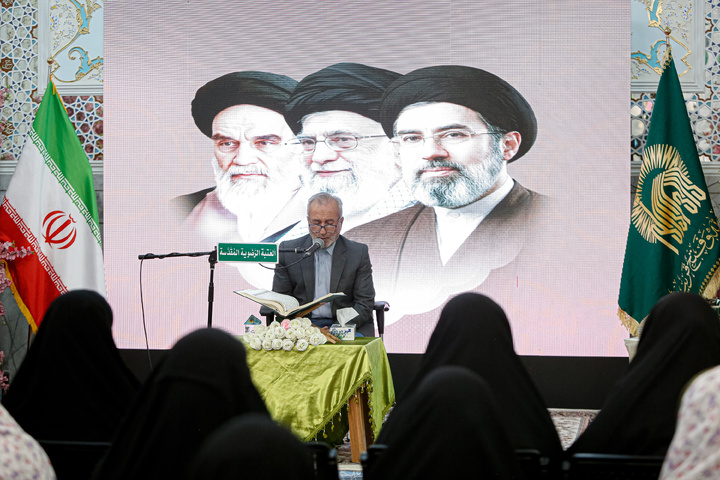 تشرف دانش‌آموزان عراقی به حرم مطهر رضوی