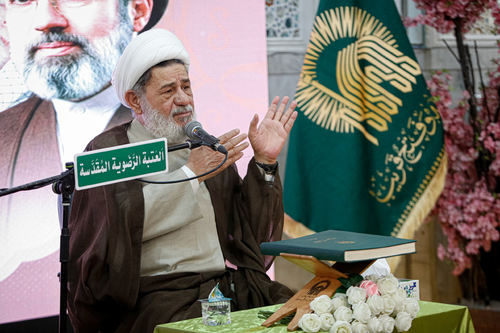 تشرف دانش‌آموزان عراقی به حرم مطهر رضوی