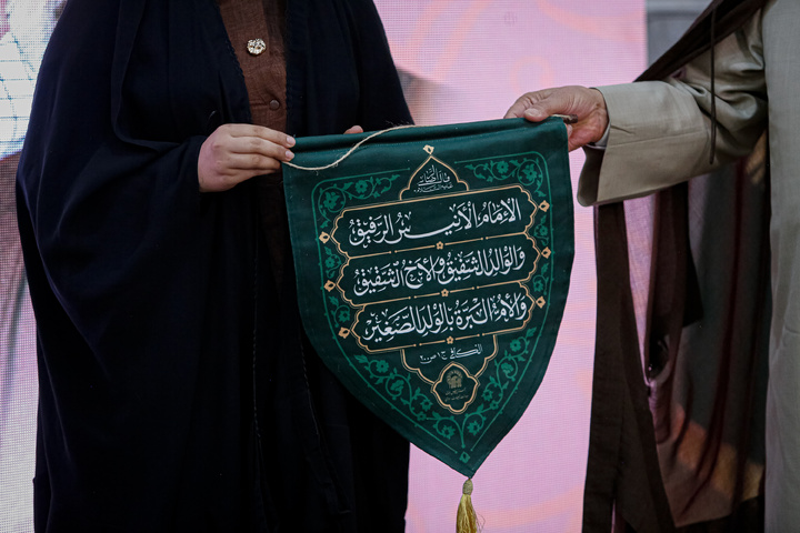 تشرف دانش‌آموزان عراقی به حرم مطهر رضوی