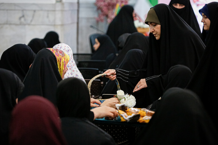 تشرف دانش‌آموزان عراقی به حرم مطهر رضوی