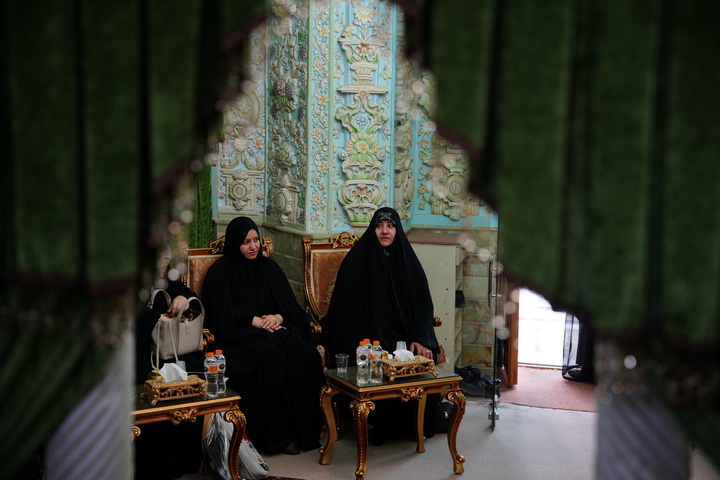 بانوان مسئول عراقی در حرم بانوی کرامت