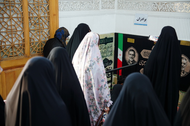 بانوان مسئول عراقی در حرم بانوی کرامت