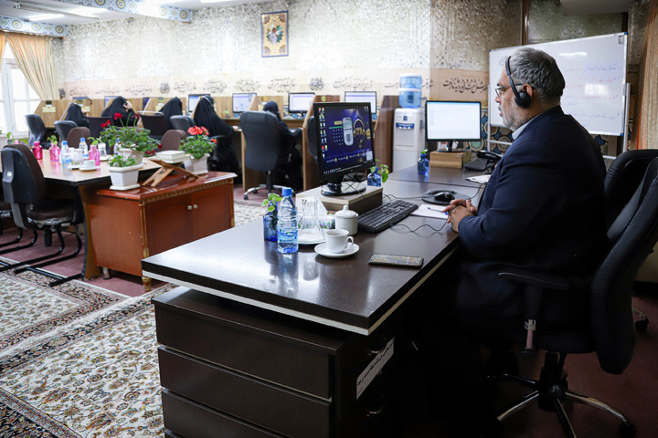 پاسخگویی تلفنی معاون طرح و‌برنامه حرم مطهر رضوی به مخاطبان سامانه ۱۳۸
