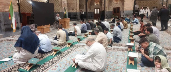 جلسات قرآن یکی از بهترین راه‌ها برای ایجاد انس با کلام وحی است