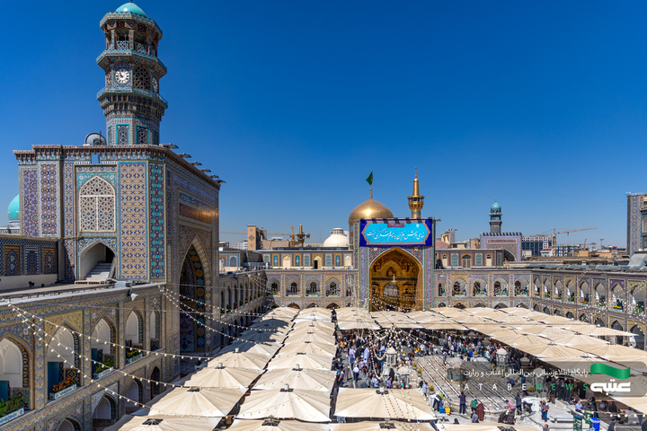 نصب کتیبه‌های ولادت امام حسن عسکری(ع) در حرم مطهر رضوی