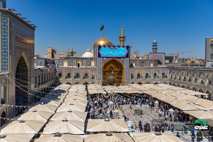 نصب کتیبه‌های ولادت امام حسن عسکری(ع) در حرم مطهر رضوی