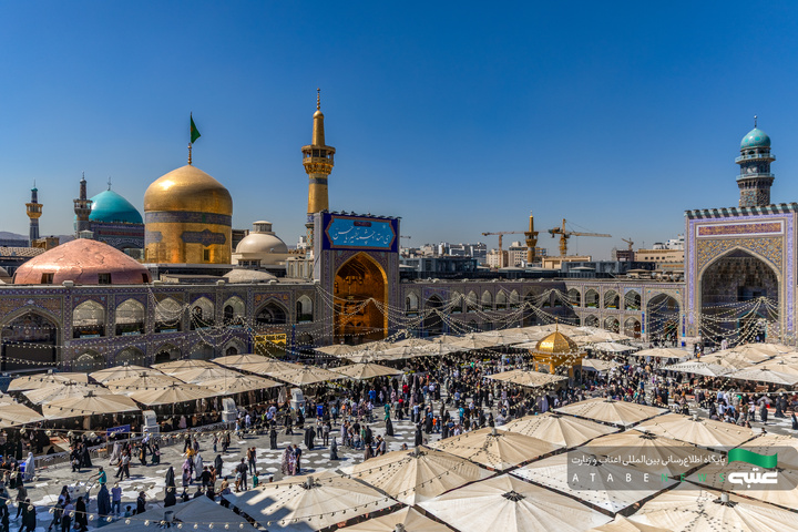 نصب کتیبه‌های ولادت امام حسن عسکری(ع) در حرم مطهر رضوی