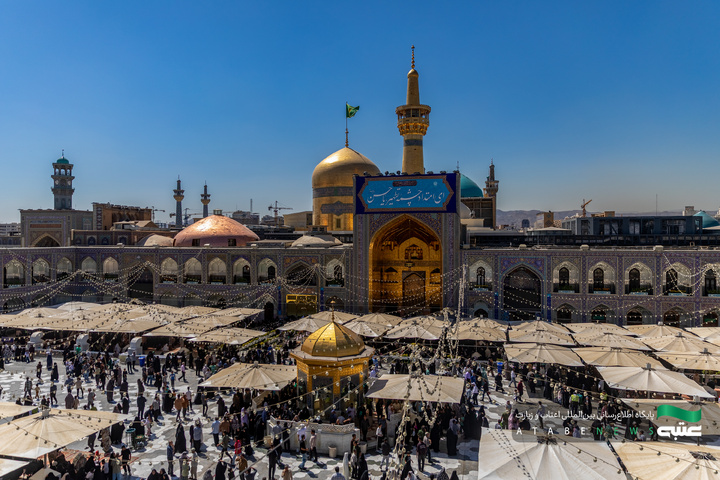 نصب کتیبه‌های ولادت امام حسن عسکری(ع) در حرم مطهر رضوی