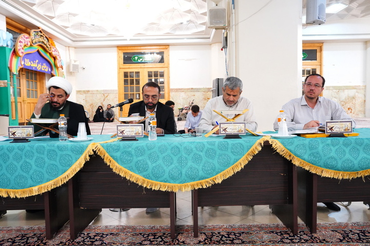 تجلیل از ۳۴ حافظ برگزیده قرآن کریم در حرم بانوی کرامت