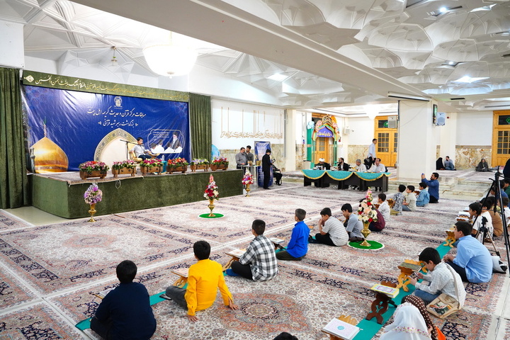 تجلیل از ۳۴ حافظ برگزیده قرآن کریم در حرم بانوی کرامت