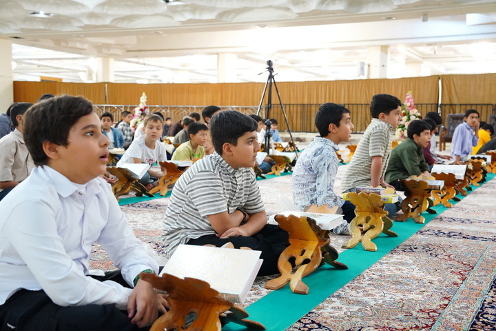 تجلیل از ۳۴ حافظ برگزیده قرآن کریم در حرم بانوی کرامت