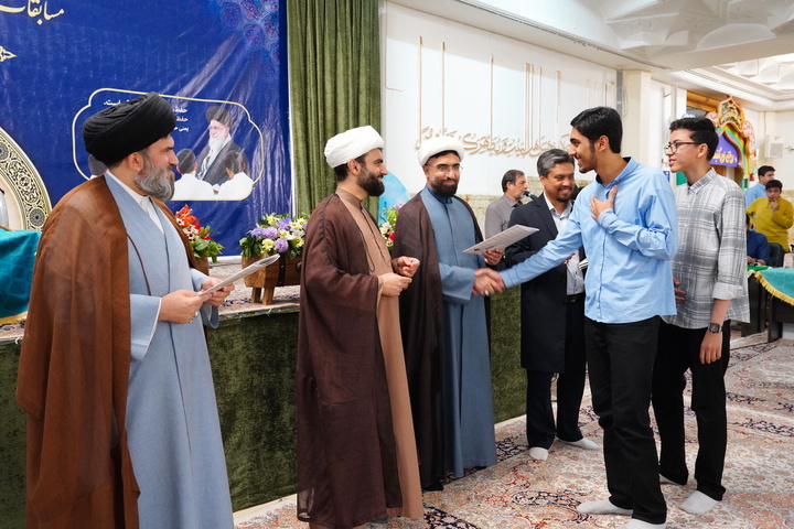 تجلیل از ۳۴ حافظ برگزیده قرآن کریم در حرم بانوی کرامت